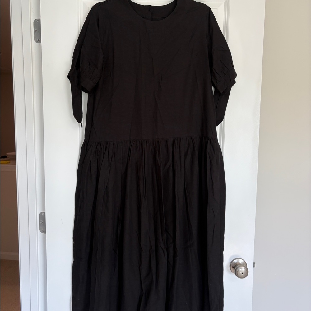 Elegant Black Midi Dress